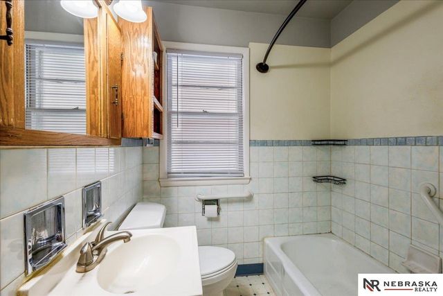 949 N 68th Street, Lincoln, NE 68505