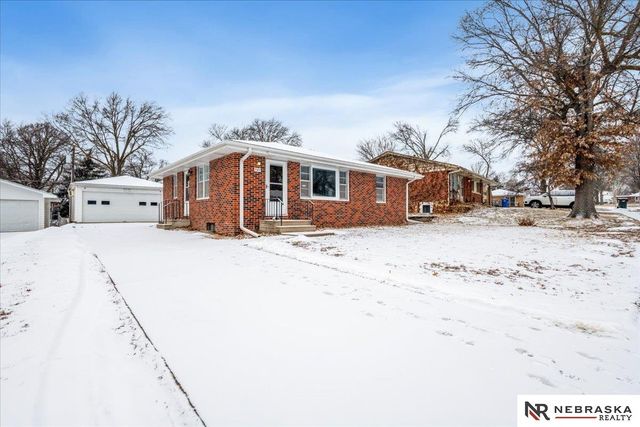 949 N 68th Street, Lincoln, NE 68505