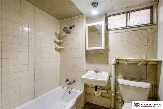 949 N 68th Street, Lincoln, NE 68505