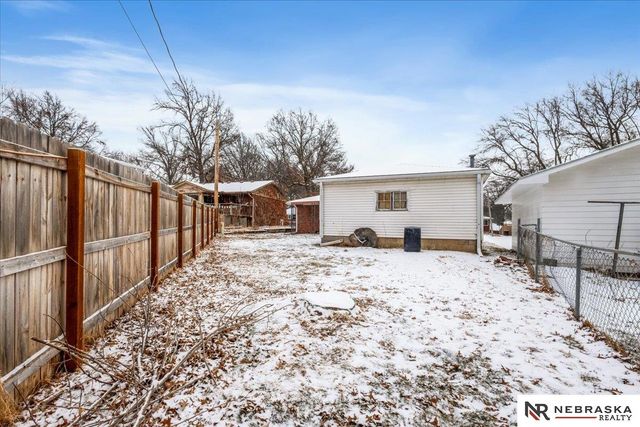 949 N 68th Street, Lincoln, NE 68505