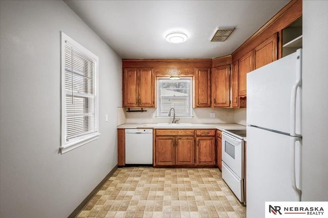 949 N 68th Street, Lincoln, NE 68505