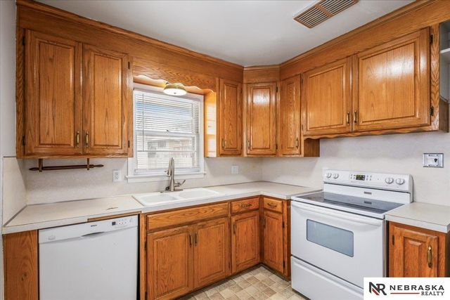 949 N 68th Street, Lincoln, NE 68505