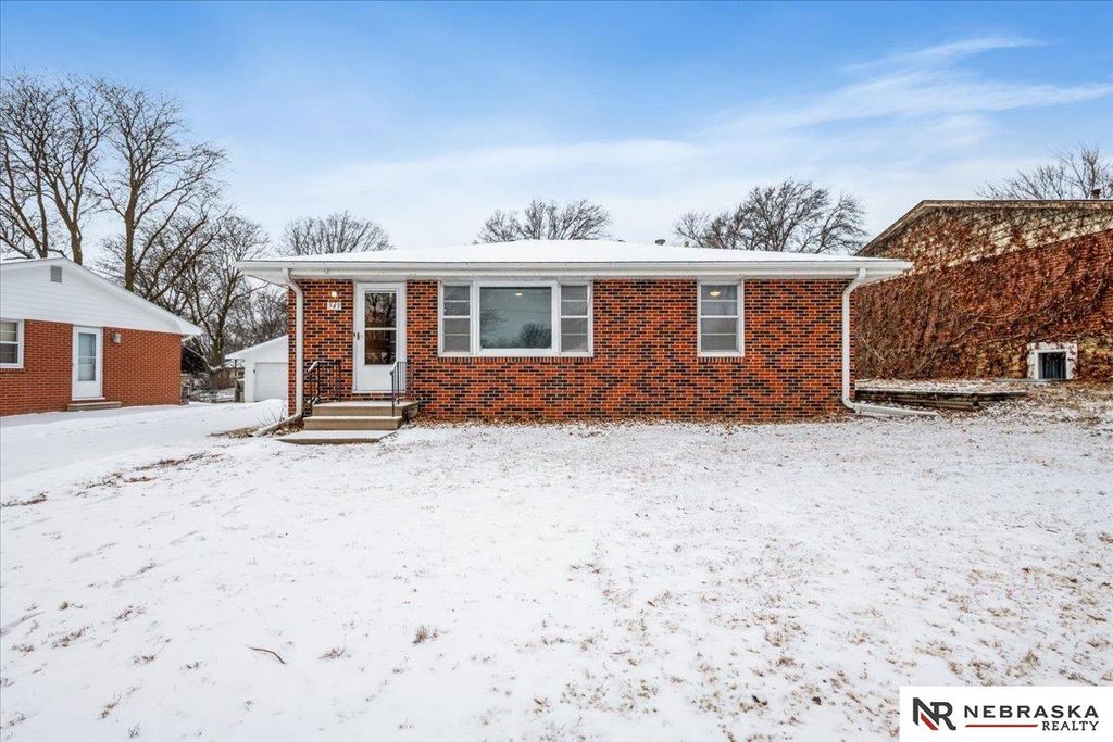 949 N 68th Street, Lincoln, NE 68505