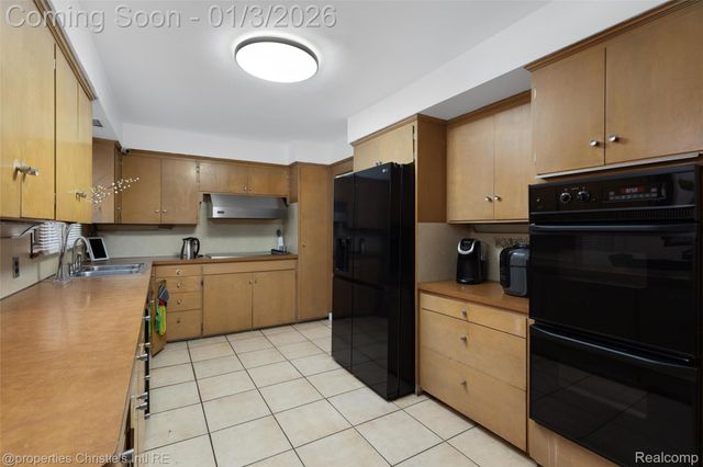 19385 Renfrew Road, Detroit, MI 48221