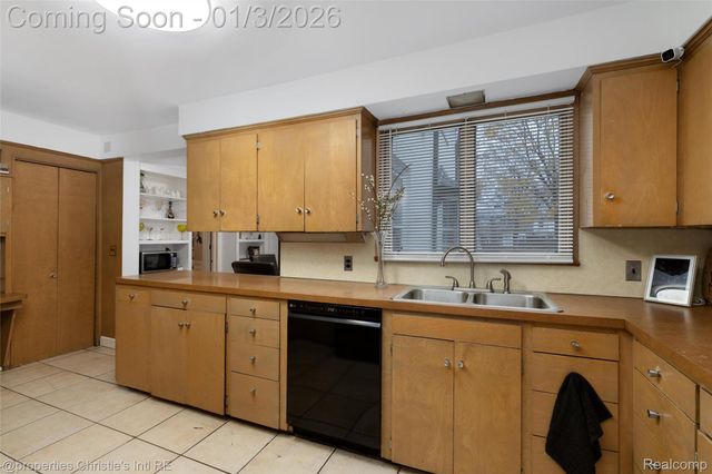 19385 Renfrew Road, Detroit, MI 48221