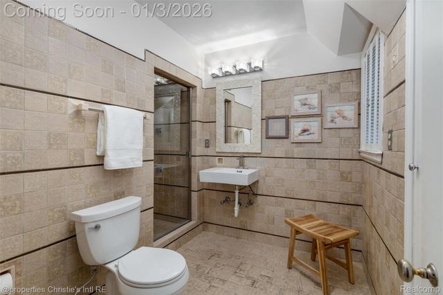 19385 Renfrew Road, Detroit, MI 48221