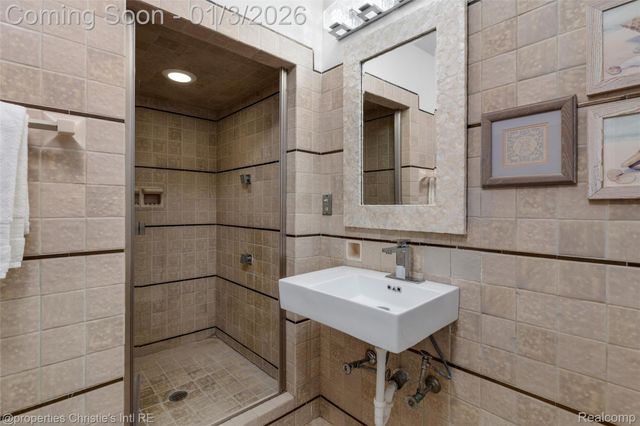 19385 Renfrew Road, Detroit, MI 48221