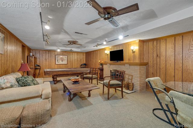 19385 Renfrew Road, Detroit, MI 48221