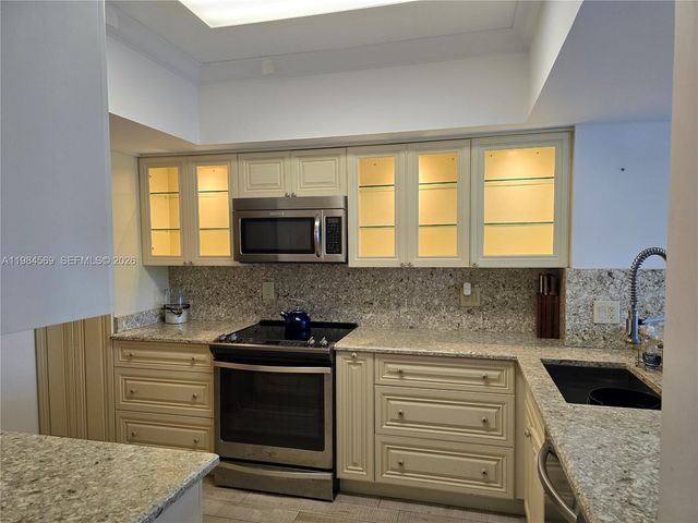 2880 NE 14th St Causeway 311, Pompano Beach, FL 33062