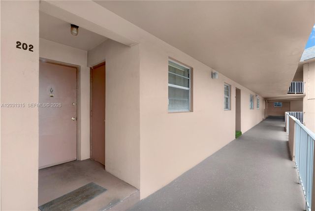 1200 Tallwood Avenue 202, Hollywood, FL 33021