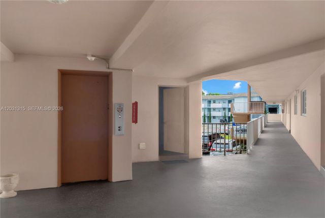 1200 Tallwood Avenue 202, Hollywood, FL 33021