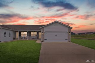 20 Chase Way B, Highland, IL 62249