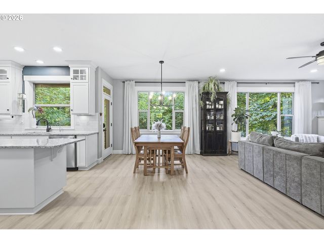 15057 Se GLENBROOK Rd, Clackamas, OR 97015