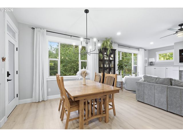 15057 Se GLENBROOK Rd, Clackamas, OR 97015