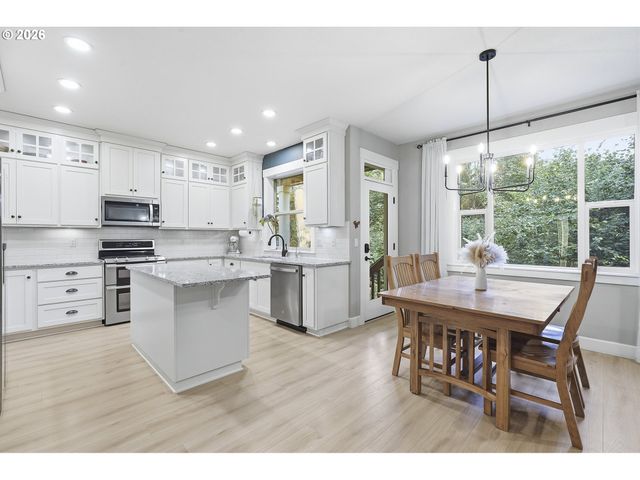15057 Se GLENBROOK Rd, Clackamas, OR 97015
