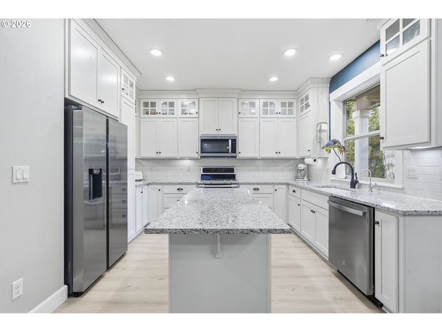15057 Se GLENBROOK Rd, Clackamas, OR 97015