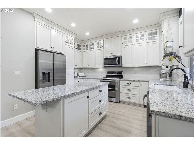 15057 Se GLENBROOK Rd, Clackamas, OR 97015