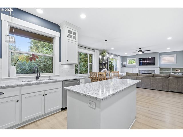 15057 Se GLENBROOK Rd, Clackamas, OR 97015