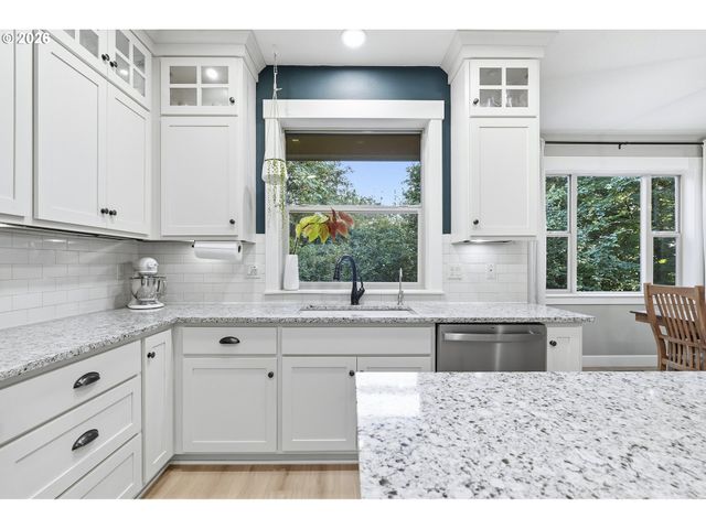 15057 Se GLENBROOK Rd, Clackamas, OR 97015