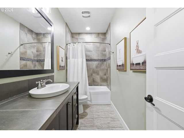 15057 Se GLENBROOK Rd, Clackamas, OR 97015