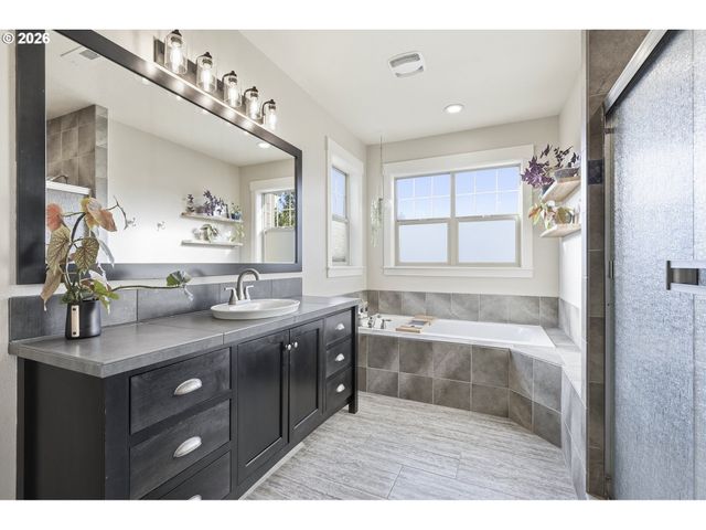 15057 Se GLENBROOK Rd, Clackamas, OR 97015