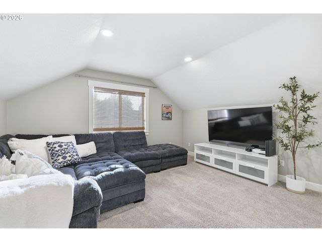 15057 Se GLENBROOK Rd, Clackamas, OR 97015