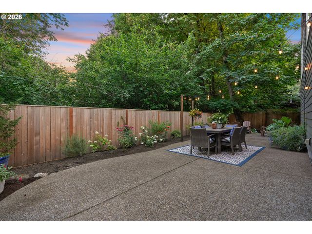 15057 Se GLENBROOK Rd, Clackamas, OR 97015