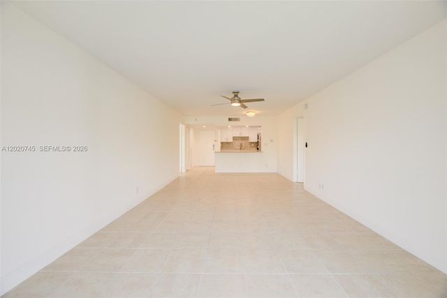 200 Lakeview Dr 211, Weston, FL 33326