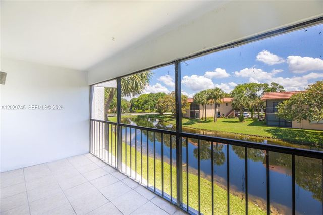 200 Lakeview Dr 211, Weston, FL 33326