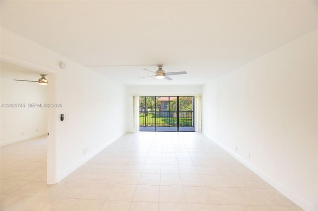 200 Lakeview Dr 211, Weston, FL 33326