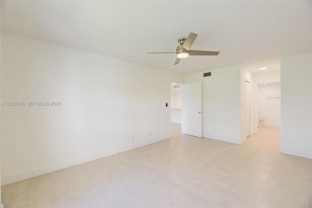 200 Lakeview Dr 211, Weston, FL 33326