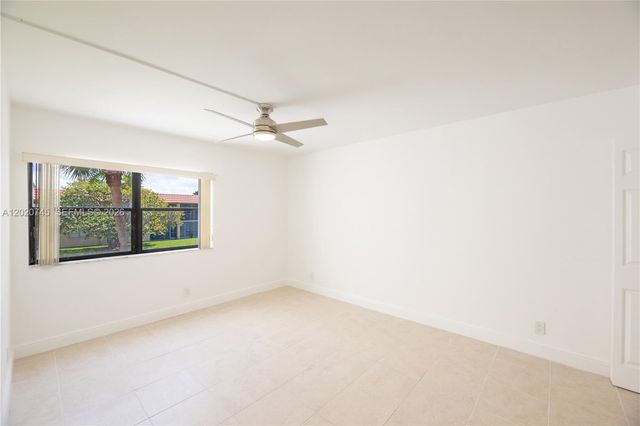 200 Lakeview Dr 211, Weston, FL 33326