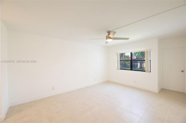 200 Lakeview Dr 211, Weston, FL 33326