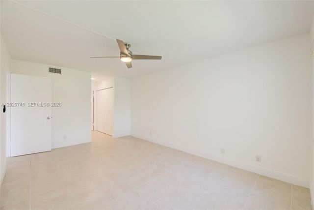 200 Lakeview Dr 211, Weston, FL 33326