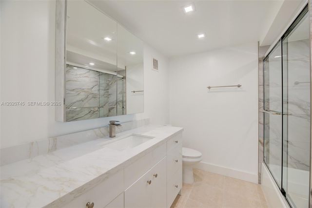 200 Lakeview Dr 211, Weston, FL 33326