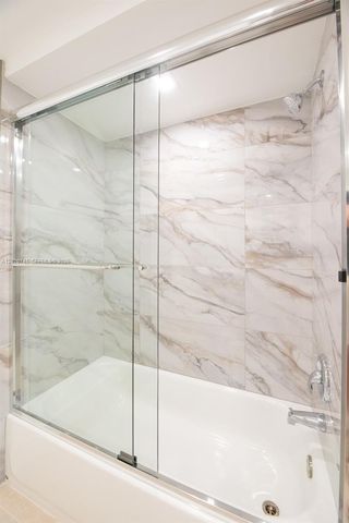 200 Lakeview Dr 211, Weston, FL 33326