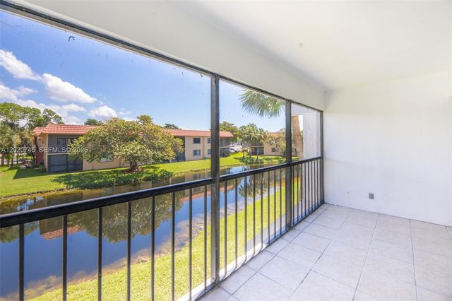 200 Lakeview Dr 211, Weston, FL 33326