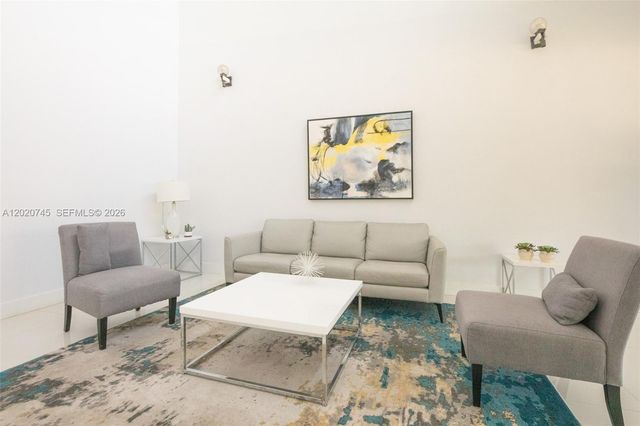 200 Lakeview Dr 211, Weston, FL 33326