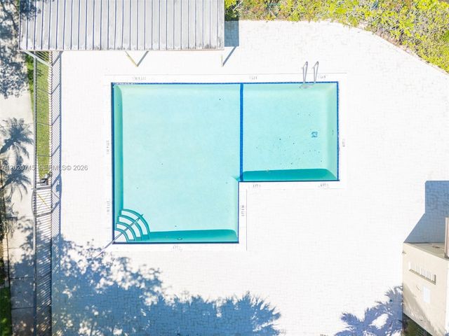 200 Lakeview Dr 211, Weston, FL 33326