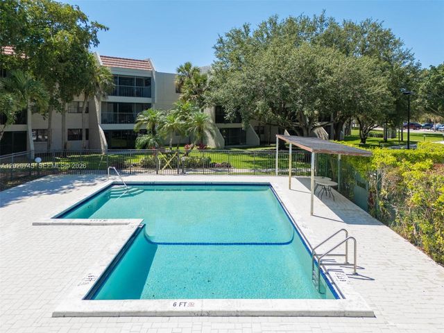 200 Lakeview Dr 211, Weston, FL 33326