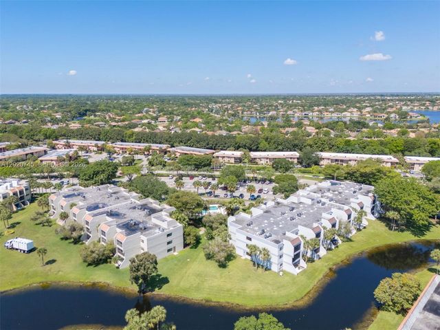 200 Lakeview Dr 211, Weston, FL 33326