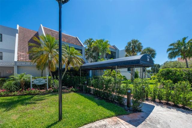 200 Lakeview Dr 211, Weston, FL 33326