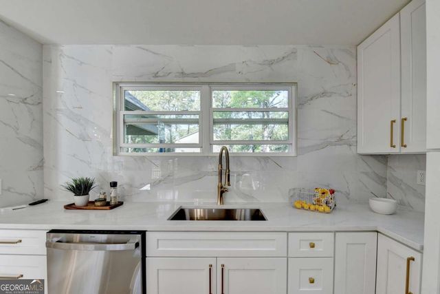 1695 Maple Ridge Drive, Suwanee, GA 30024