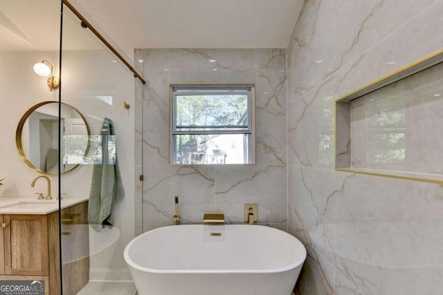 1695 Maple Ridge Drive, Suwanee, GA 30024