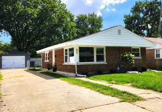 9817 S Maplewood Avenue, Evergreen Park, IL 60805
