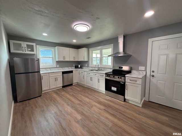 710 CATHERINE Street, Metropolis, IL 62960