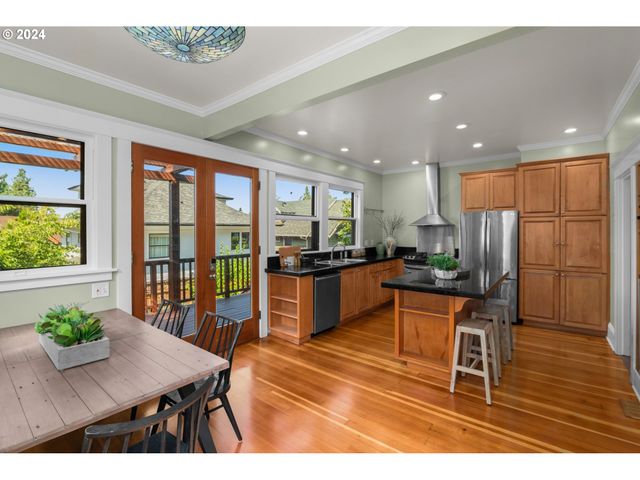 2559 Nw MARSHALL St, Portland, OR 97210
