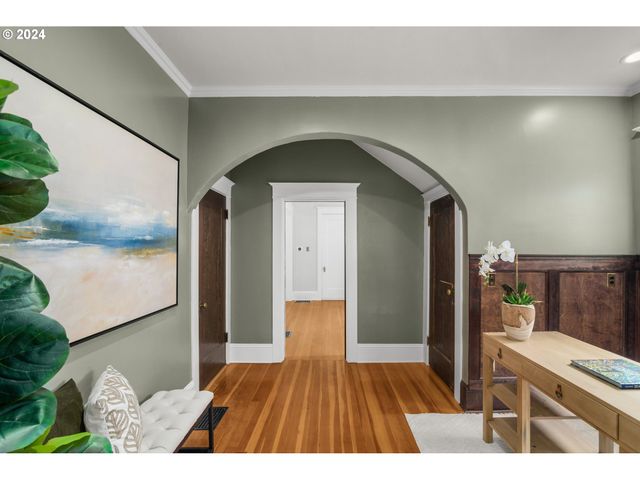 2559 Nw MARSHALL St, Portland, OR 97210