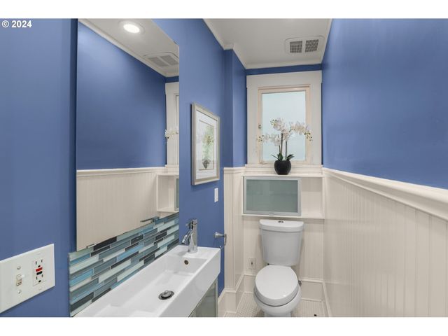 2559 Nw MARSHALL St, Portland, OR 97210
