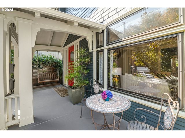 2559 Nw MARSHALL St, Portland, OR 97210